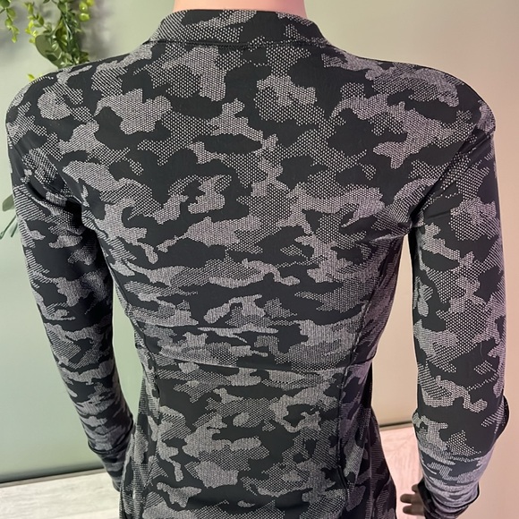 Lululemon - Picture 8 of 10